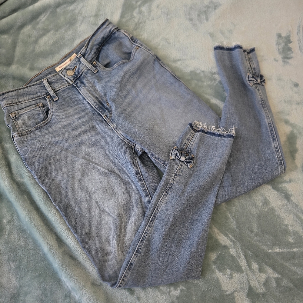 NWOT Levi's 721 High Rise Skinny Jeans with Ankle Bow, Women's Size 28 🎀